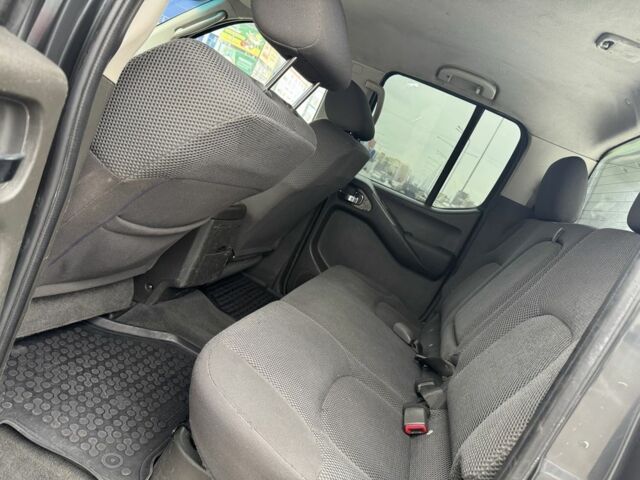 Черный Ниссан Навара, объемом двигателя 2.5 л и пробегом 220 тыс. км за 6700 $, фото 17 на Automoto.ua