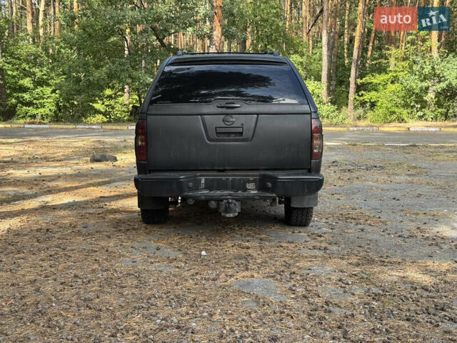 Черный Ниссан Навара, объемом двигателя 2.5 л и пробегом 335 тыс. км за 11000 $, фото 2 на Automoto.ua