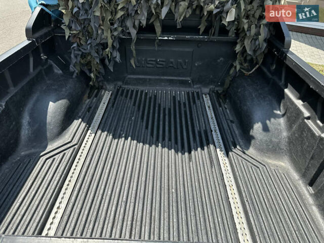 Черный Ниссан Навара, объемом двигателя 2.49 л и пробегом 300 тыс. км за 7237 $, фото 10 на Automoto.ua
