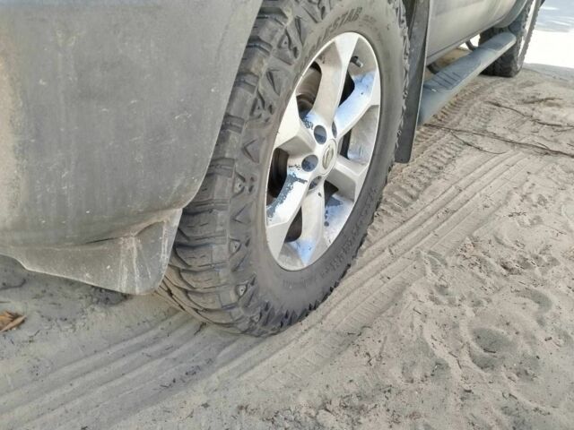 Черный Ниссан Навара, объемом двигателя 2.5 л и пробегом 125 тыс. км за 5100 $, фото 4 на Automoto.ua