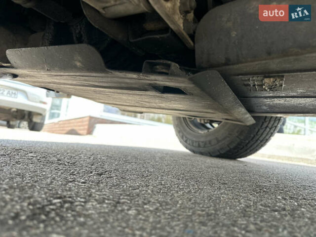 Черный Ниссан Навара, объемом двигателя 2.49 л и пробегом 300 тыс. км за 7237 $, фото 11 на Automoto.ua