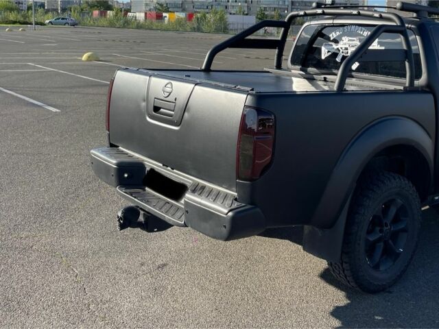 Черный Ниссан Навара, объемом двигателя 2.5 л и пробегом 270 тыс. км за 17200 $, фото 4 на Automoto.ua