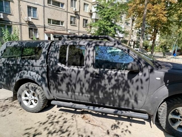 Черный Ниссан Навара, объемом двигателя 2.5 л и пробегом 125 тыс. км за 5100 $, фото 2 на Automoto.ua