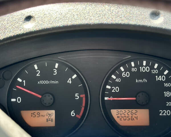 Черный Ниссан Навара, объемом двигателя 2.49 л и пробегом 300 тыс. км за 7237 $, фото 7 на Automoto.ua