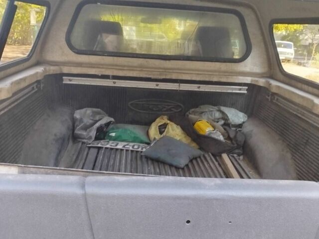 Черный Ниссан Навара, объемом двигателя 2.5 л и пробегом 125 тыс. км за 5100 $, фото 8 на Automoto.ua