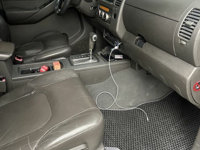 Чорний Ніссан Навара, об'ємом двигуна 2.5 л та пробігом 218 тис. км за 12500 $, фото 8 на Automoto.ua