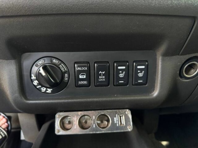 Чорний Ніссан Навара, об'ємом двигуна 2.5 л та пробігом 270 тис. км за 6900 $, фото 15 на Automoto.ua