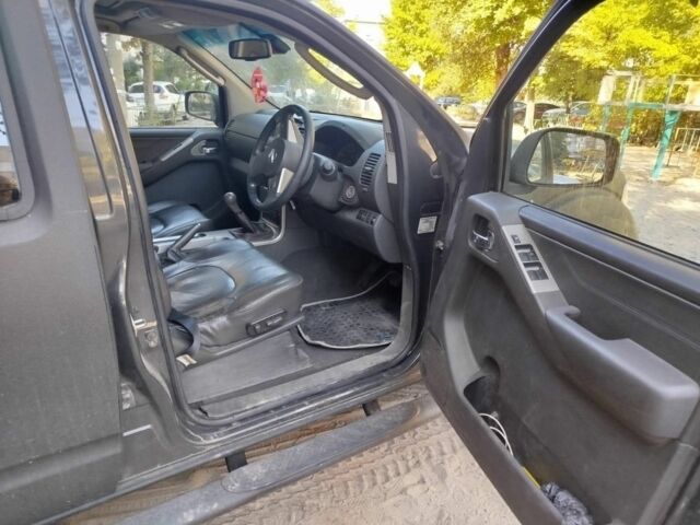 Черный Ниссан Навара, объемом двигателя 2.5 л и пробегом 125 тыс. км за 5100 $, фото 7 на Automoto.ua