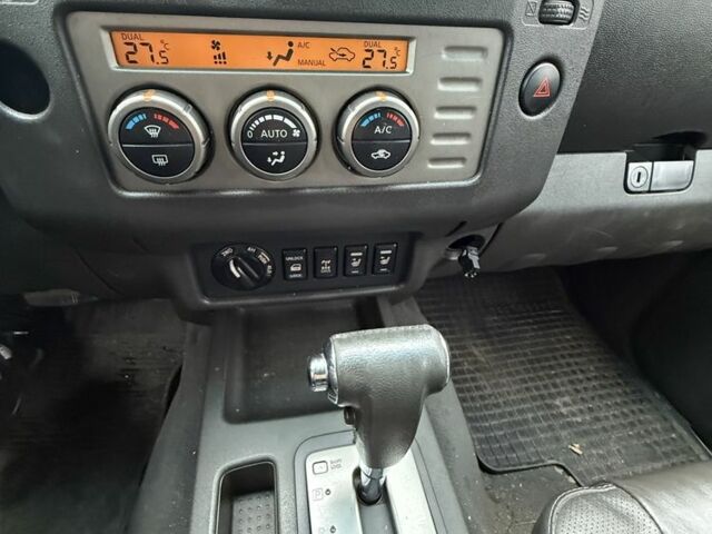 Черный Ниссан Навара, объемом двигателя 0 л и пробегом 200 тыс. км за 5200 $, фото 5 на Automoto.ua