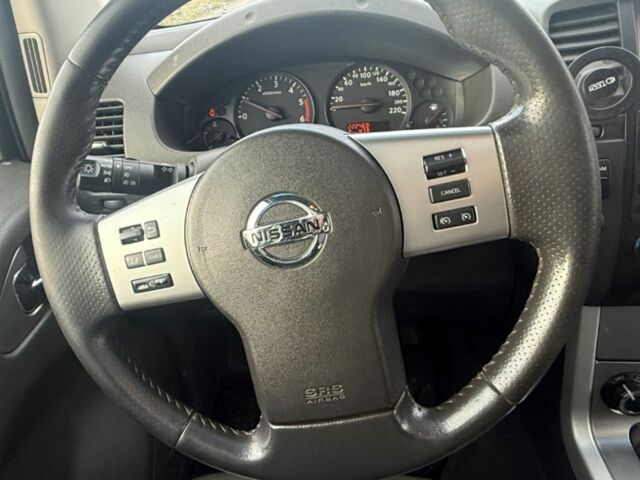 Черный Ниссан Навара, объемом двигателя 2.5 л и пробегом 150 тыс. км за 2890 $, фото 5 на Automoto.ua