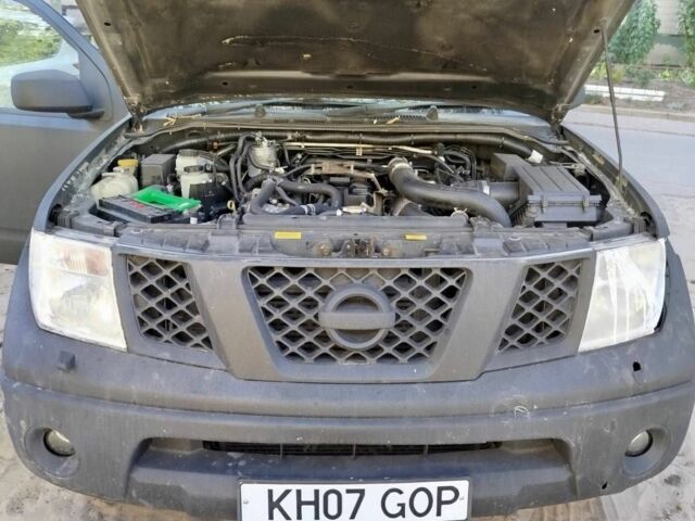 Черный Ниссан Навара, объемом двигателя 2.5 л и пробегом 125 тыс. км за 5100 $, фото 10 на Automoto.ua