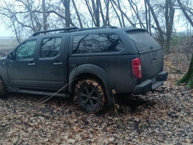 Черный Ниссан Навара, объемом двигателя 2.5 л и пробегом 200 тыс. км за 6000 $, фото 1 на Automoto.ua