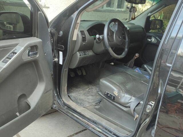 Черный Ниссан Навара, объемом двигателя 0 л и пробегом 350 тыс. км за 5000 $, фото 4 на Automoto.ua