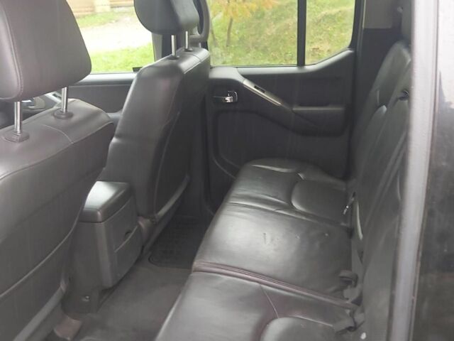 Черный Ниссан Навара, объемом двигателя 2.5 л и пробегом 250 тыс. км за 6200 $, фото 2 на Automoto.ua