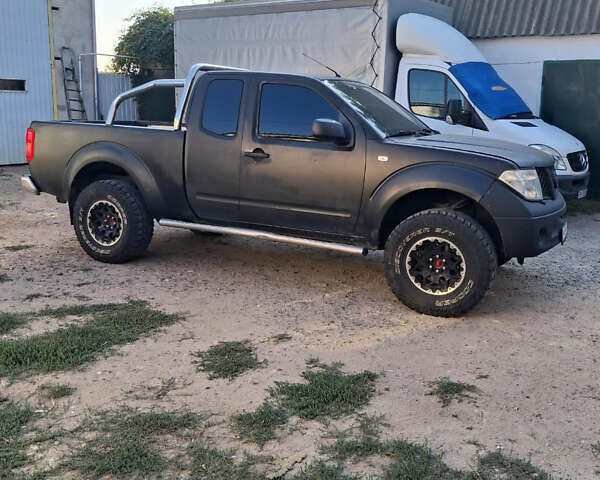 Чорний Ніссан Навара, об'ємом двигуна 2.49 л та пробігом 282 тис. км за 9000 $, фото 2 на Automoto.ua