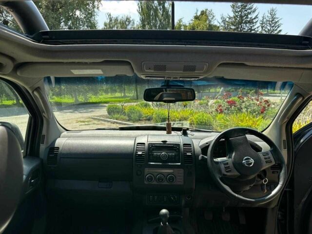 Чорний Ніссан Навара, об'ємом двигуна 2.49 л та пробігом 210 тис. км за 4500 $, фото 5 на Automoto.ua