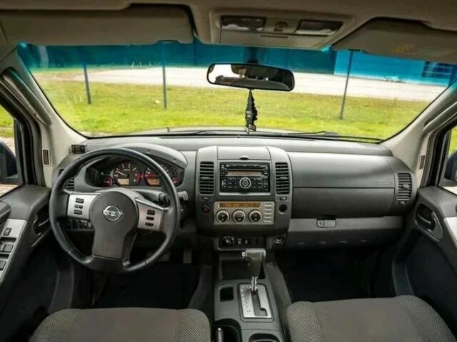 Черный Ниссан Навара, объемом двигателя 2.5 л и пробегом 221 тыс. км за 3700 $, фото 4 на Automoto.ua