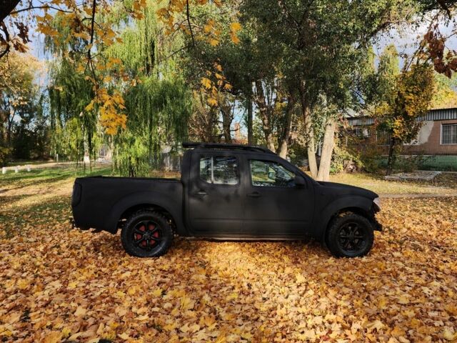 Черный Ниссан Навара, объемом двигателя 2.5 л и пробегом 260 тыс. км за 4200 $, фото 5 на Automoto.ua