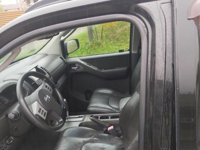 Черный Ниссан Навара, объемом двигателя 2.5 л и пробегом 250 тыс. км за 6200 $, фото 4 на Automoto.ua