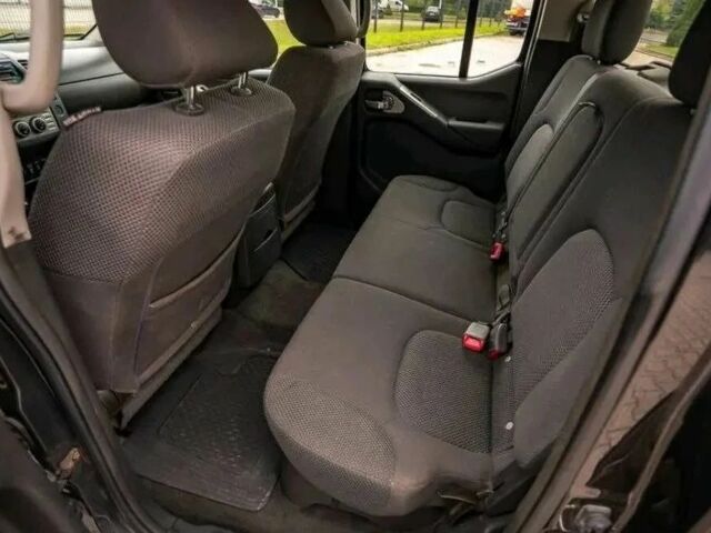 Черный Ниссан Навара, объемом двигателя 2.5 л и пробегом 221 тыс. км за 3700 $, фото 5 на Automoto.ua