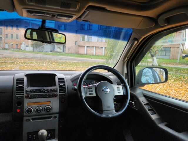 Черный Ниссан Навара, объемом двигателя 2.5 л и пробегом 260 тыс. км за 4200 $, фото 8 на Automoto.ua