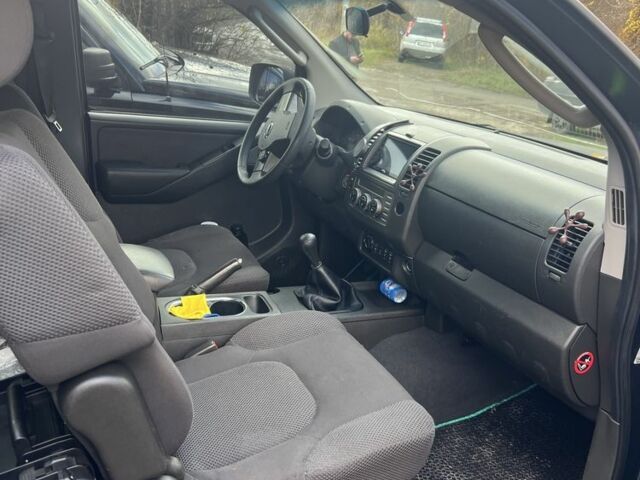 Чорний Ніссан Навара, об'ємом двигуна 2.5 л та пробігом 352 тис. км за 6500 $, фото 1 на Automoto.ua