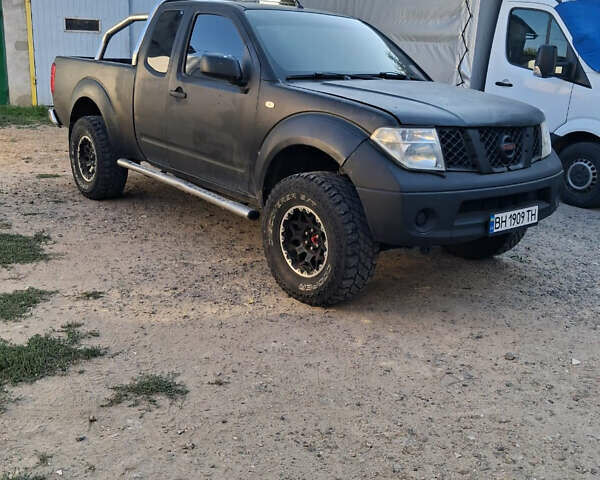 Чорний Ніссан Навара, об'ємом двигуна 2.49 л та пробігом 282 тис. км за 9000 $, фото 1 на Automoto.ua