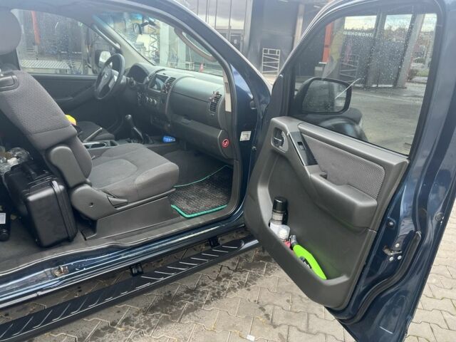 Чорний Ніссан Навара, об'ємом двигуна 2.5 л та пробігом 352 тис. км за 6500 $, фото 5 на Automoto.ua