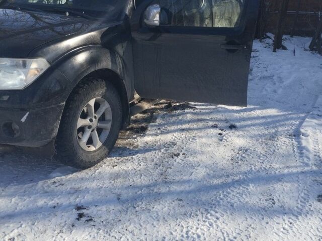 Черный Ниссан Навара, объемом двигателя 0 л и пробегом 250 тыс. км за 7699 $, фото 2 на Automoto.ua