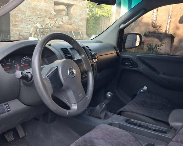 Чорний Ніссан Навара, об'ємом двигуна 2.49 л та пробігом 282 тис. км за 9000 $, фото 6 на Automoto.ua