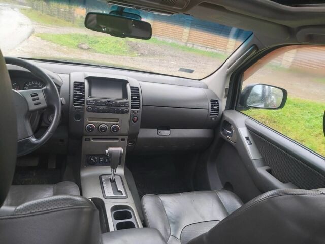 Черный Ниссан Навара, объемом двигателя 2.5 л и пробегом 250 тыс. км за 6200 $, фото 3 на Automoto.ua