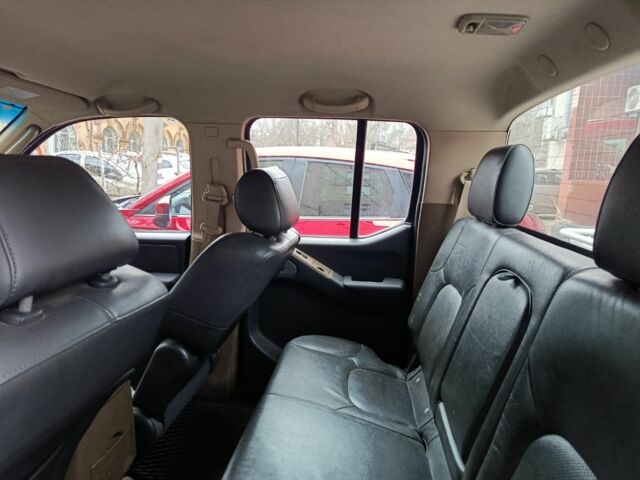 Черный Ниссан Навара, объемом двигателя 0 л и пробегом 285 тыс. км за 7456 $, фото 11 на Automoto.ua