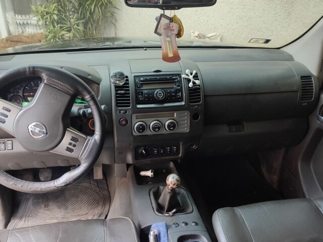 Черный Ниссан Навара, объемом двигателя 0 л и пробегом 350 тыс. км за 5000 $, фото 6 на Automoto.ua