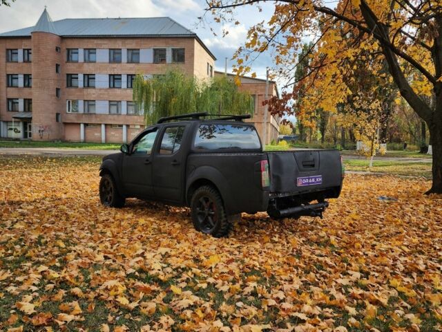 Черный Ниссан Навара, объемом двигателя 2.5 л и пробегом 260 тыс. км за 4200 $, фото 2 на Automoto.ua