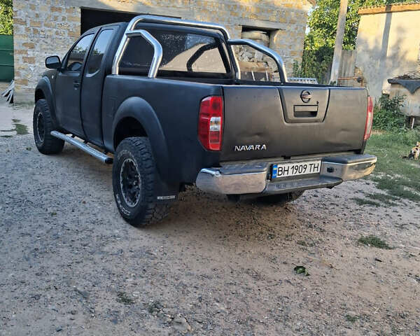 Чорний Ніссан Навара, об'ємом двигуна 2.49 л та пробігом 282 тис. км за 9000 $, фото 5 на Automoto.ua