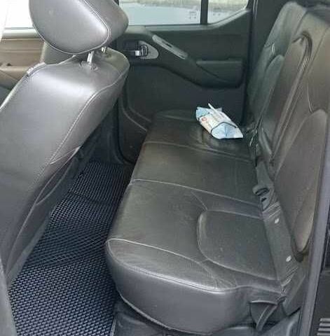 Черный Ниссан Навара, объемом двигателя 2.5 л и пробегом 256 тыс. км за 7850 $, фото 2 на Automoto.ua