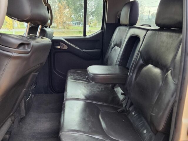 Черный Ниссан Навара, объемом двигателя 2.5 л и пробегом 260 тыс. км за 4200 $, фото 10 на Automoto.ua