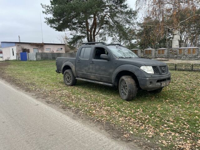 Черный Ниссан Навара, объемом двигателя 2.5 л и пробегом 239 тыс. км за 4700 $, фото 3 на Automoto.ua
