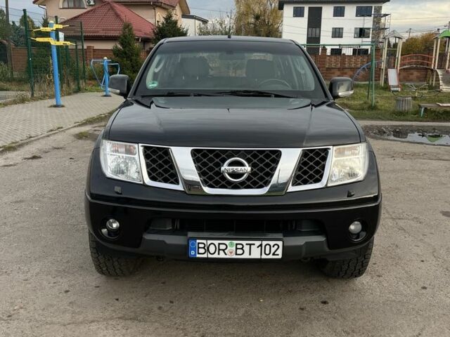 Черный Ниссан Навара, объемом двигателя 2.5 л и пробегом 177 тыс. км за 8900 $, фото 1 на Automoto.ua