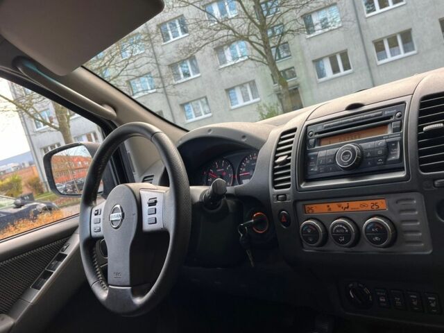 Черный Ниссан Навара, объемом двигателя 2.5 л и пробегом 218 тыс. км за 8099 $, фото 14 на Automoto.ua