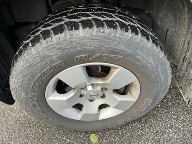 Черный Ниссан Навара, объемом двигателя 2.5 л и пробегом 218 тыс. км за 8099 $, фото 7 на Automoto.ua