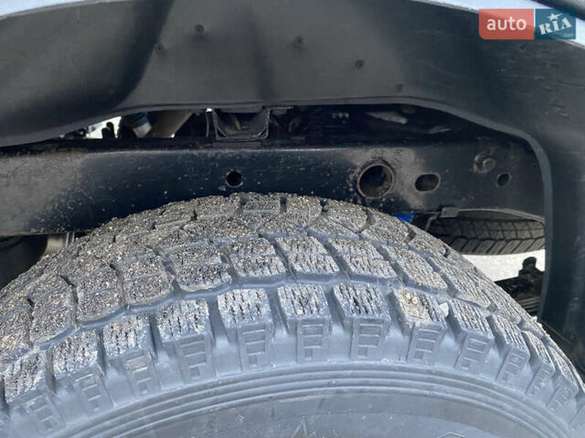 Черный Ниссан Навара, объемом двигателя 2.49 л и пробегом 334 тыс. км за 16000 $, фото 16 на Automoto.ua