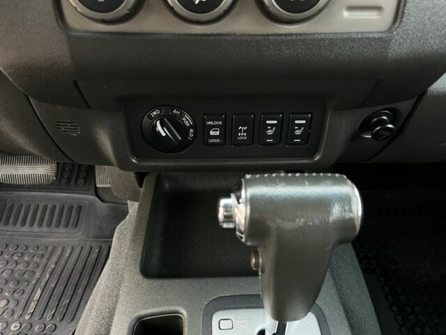 Черный Ниссан Навара, объемом двигателя 2.5 л и пробегом 177 тыс. км за 8900 $, фото 21 на Automoto.ua