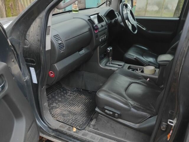 Ниссан Навара 2009 в Сумах на Automoto.ua Черный Ниссан Навара, объемом двигателя 2.5 л и пробегом 114 тыс. км за 5300 $, фото 4 на Automoto.ua