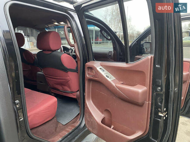 Черный Ниссан Навара, объемом двигателя 2.49 л и пробегом 334 тыс. км за 16000 $, фото 10 на Automoto.ua