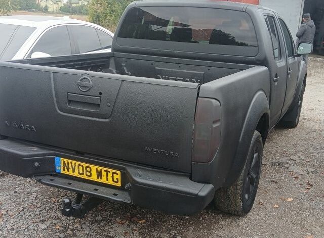 Черный Ниссан Навара, объемом двигателя 2 л и пробегом 1000 тыс. км за 1000 $, фото 3 на Automoto.ua
