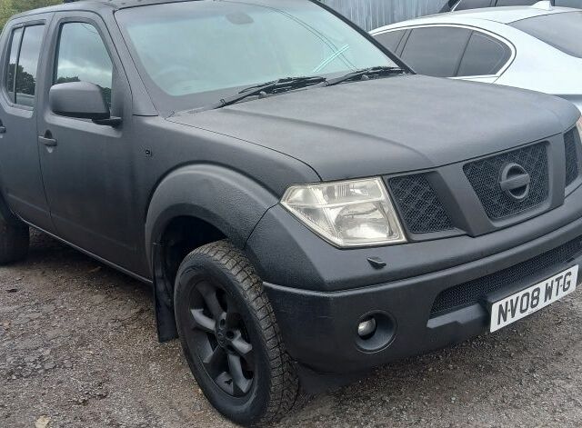 Черный Ниссан Навара, объемом двигателя 2 л и пробегом 1000 тыс. км за 1000 $, фото 1 на Automoto.ua