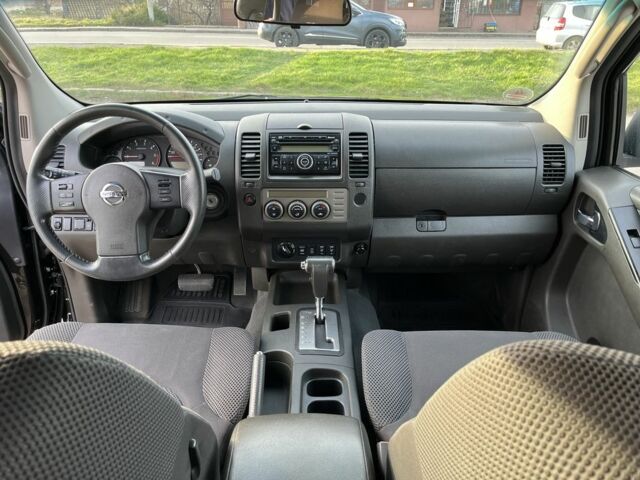 Черный Ниссан Навара, объемом двигателя 2.5 л и пробегом 177 тыс. км за 8900 $, фото 17 на Automoto.ua