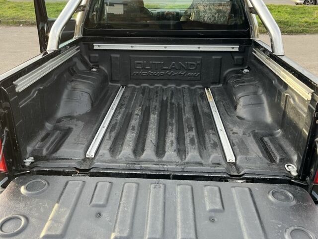 Черный Ниссан Навара, объемом двигателя 2.5 л и пробегом 177 тыс. км за 8900 $, фото 10 на Automoto.ua