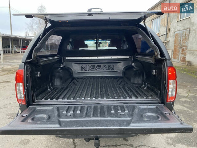 Черный Ниссан Навара, объемом двигателя 2.49 л и пробегом 334 тыс. км за 16000 $, фото 3 на Automoto.ua
